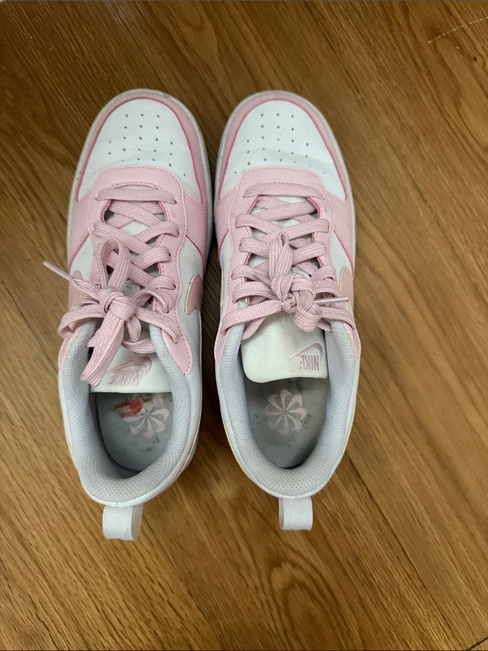 Nike Kids Low-Top Sneakers in Pink and White